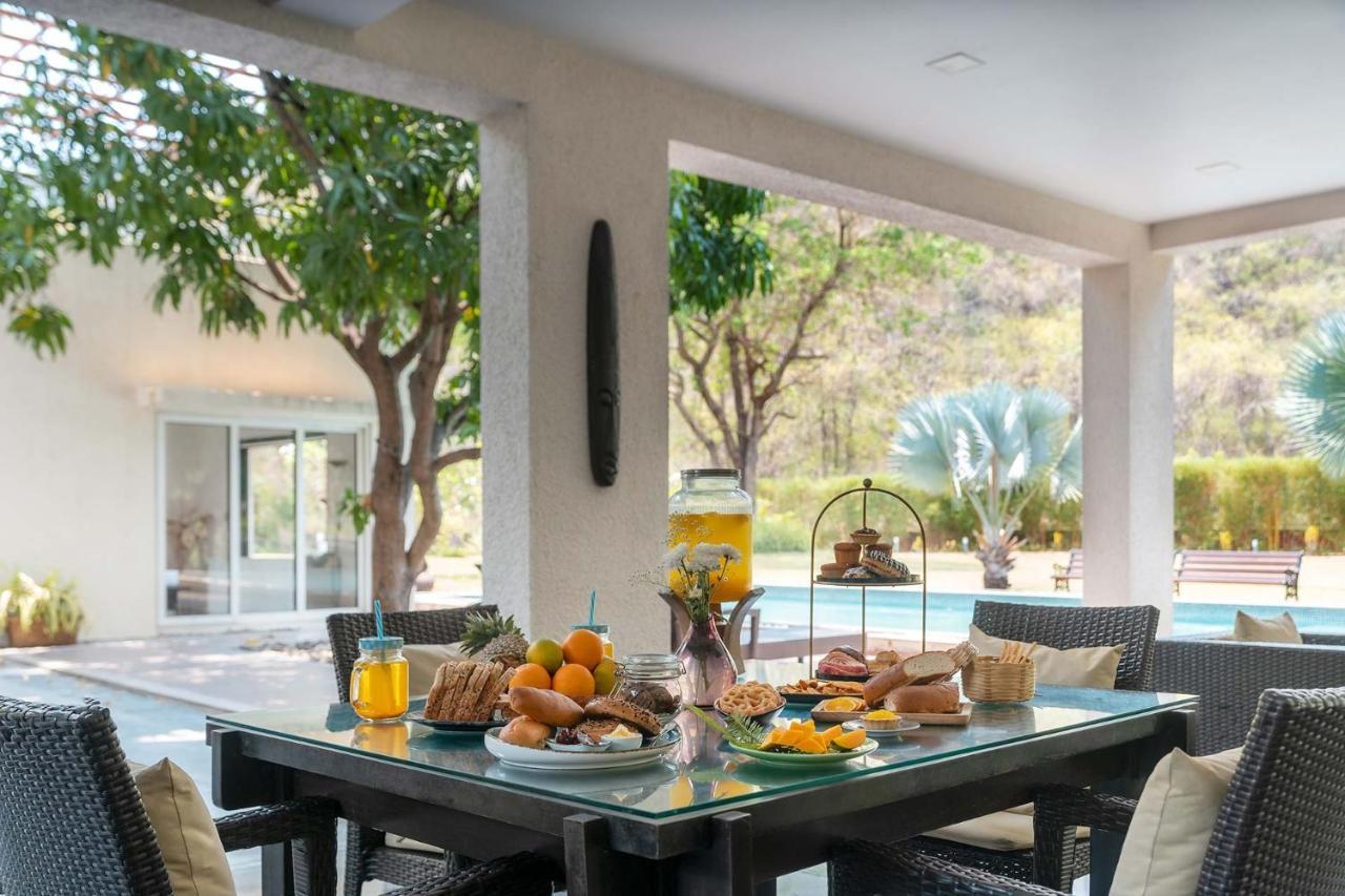 The Leaf By Stayvista - An Enchanting Escape Offering A Pool, Terrace, Lush Lawn, Contemporary Interiors, And Indoor Games อลีบาก ภายนอก รูปภาพ